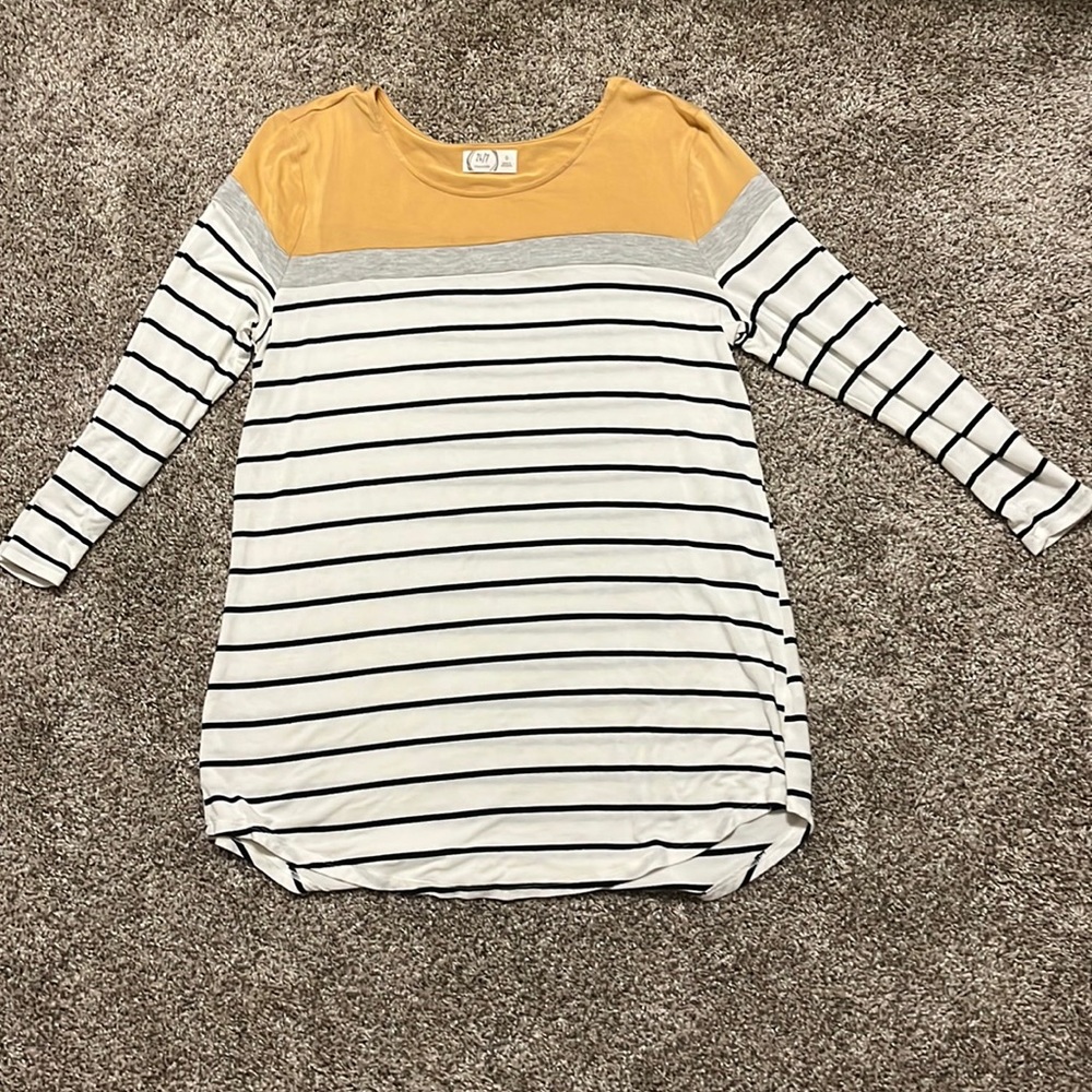 24/7 Marices small long sleeved shirt